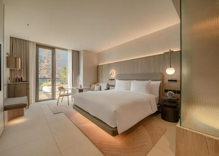 Kromo Bangkok, Curio Collection By Hilton