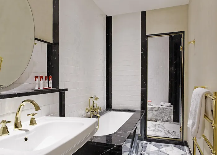 Hotel Relais Christine Paris
